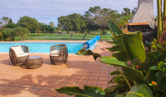 https://shush-villa.magpiex.co.uk/app/uploads/2021/09/location_page_villa-pool.png