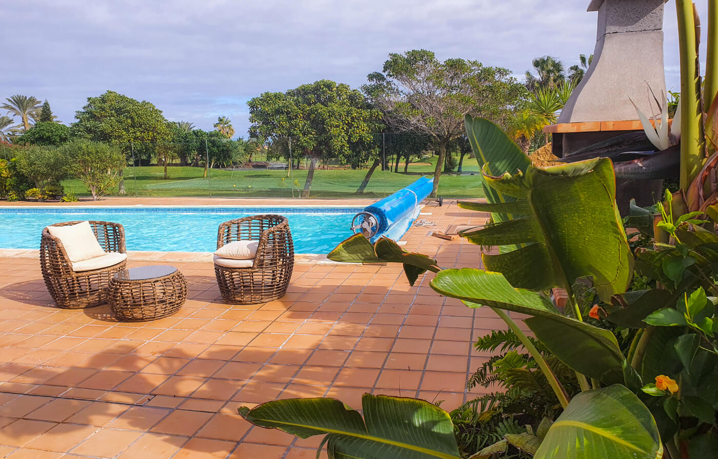 https://shush-villa.magpiex.co.uk/app/uploads/2021/11/villa_pool_right_side.jpg